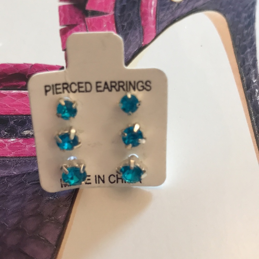 Set of 18-pairs of Rhinestone Stud pierced earrings. NWOT. - Picture 5 of 11